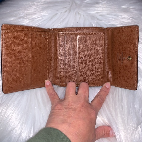 Louis Vuitton Elise Wallet - Picture 3 of 15